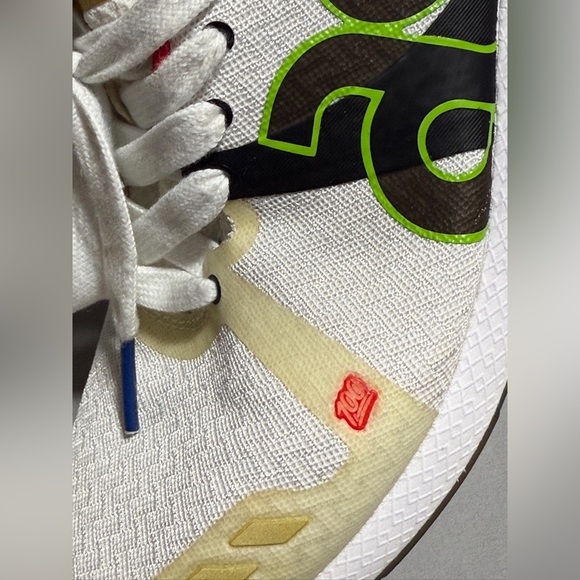 Multi-colored Asics running shoe - Picture 3 of 12